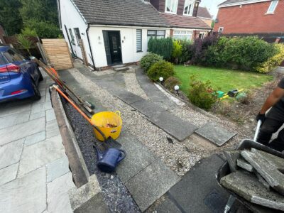 Trusted Manchester Tarmac Driveway With A Featured Gravel Area With Black Ice Gravel With A Border And Circle For Planting company