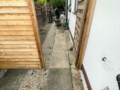 Qualified Tarmac Driveway With A Featured Gravel Area With Black Ice Gravel With A Border And Circle For Planting company near Manchester